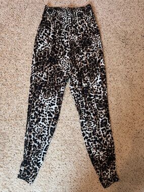 Women’s H&M Leopard Print Parachute Pants- small